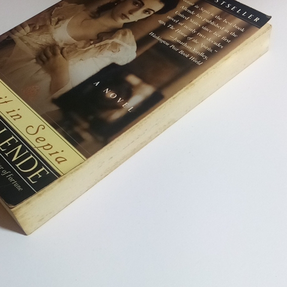 2/$15 Portrait In Sepia Paperback Isabel Allende - Picture 5 of 7